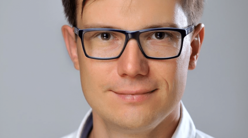 Piotr Kubiczek Hello Here