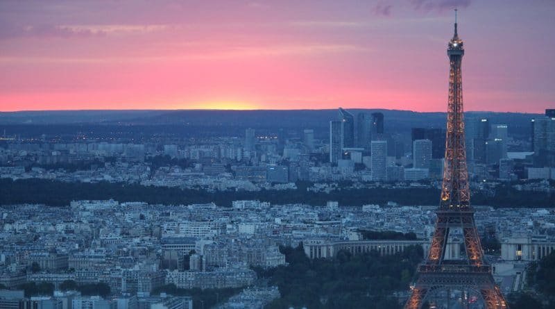alex-lopez-486018-unsplash Paris Airbnb