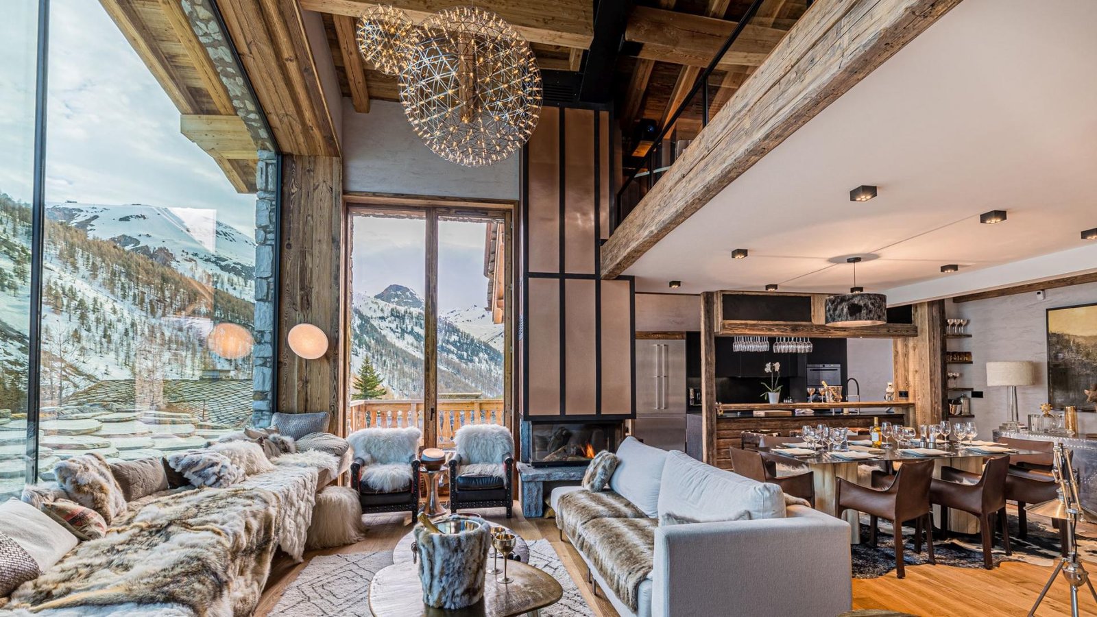 [credit via the luxury chalet company]
